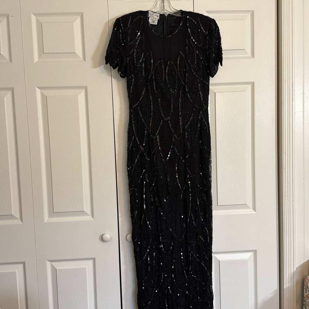 Vintage Black Silk Evening Gown Women’s Size 8 with Beading and Sequins   G1